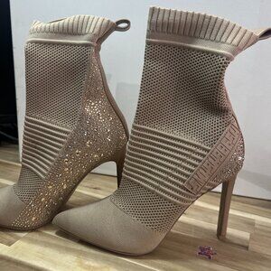 Share Steve Madden Maxwelle Womens Bootie Heels Ankle Boot 7 M Stiletto Rhinesto